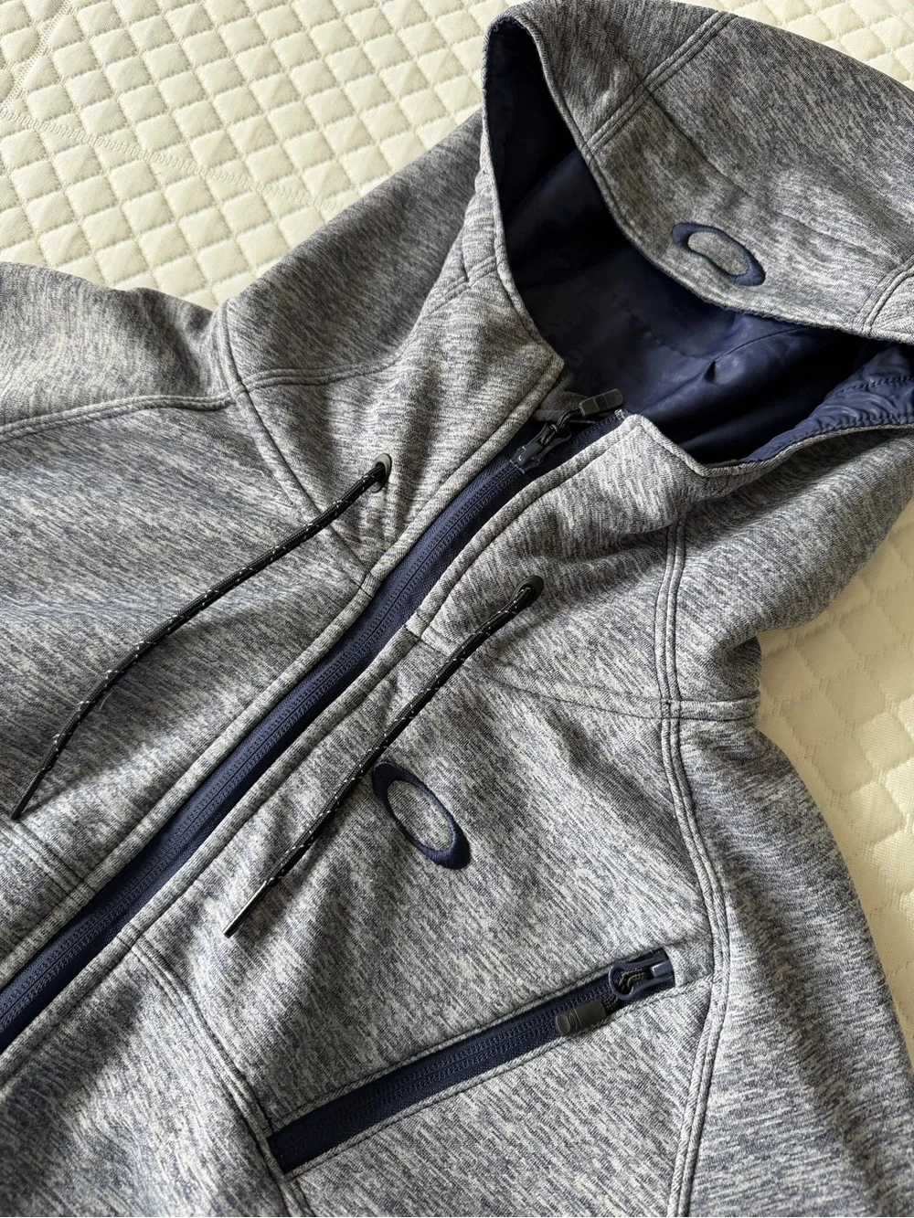Oakley Men’s Heather Grey Hooded Performance Jacket with Navy Trim